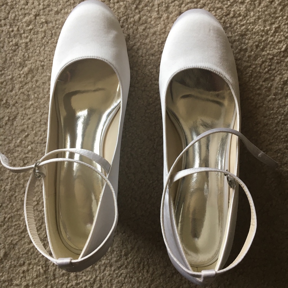 White Satin Heels / White Pumps size 10.5, EU 42 - Picture 2 of 5